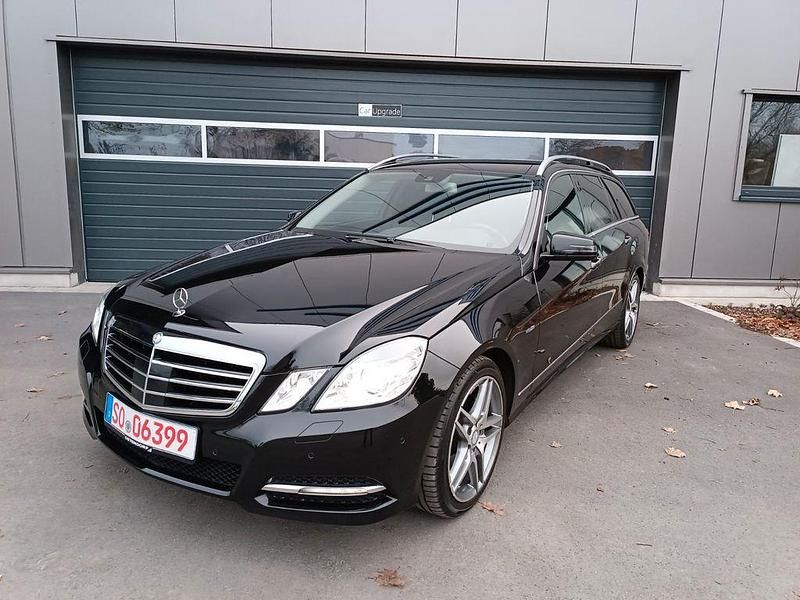 Schwarz Gebraucht 2012 Mercedes E300 Limousine | 19.600 € (Fairer Preis) - Bild 1/4