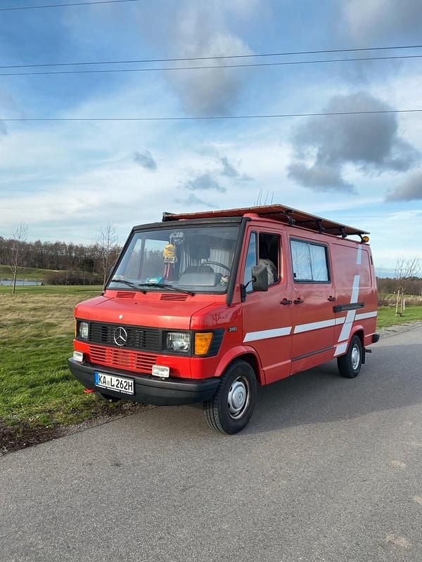 Rot Gebraucht 1989 Mercedes T1 Van | 19.750 € - Bild 1/4