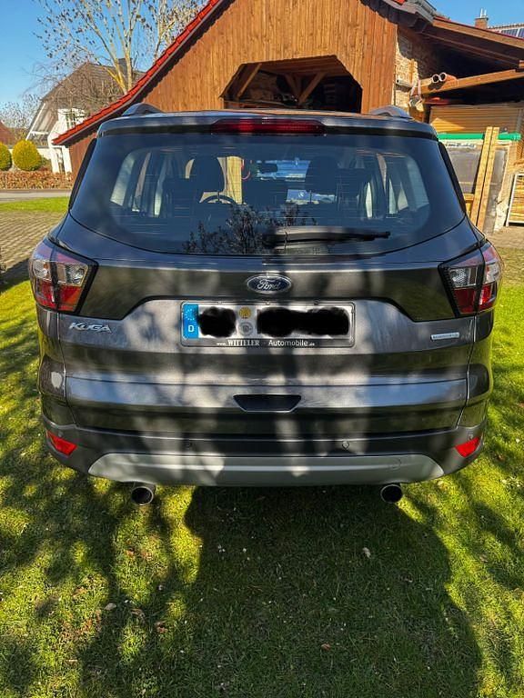 Gebraucht Ford Kuga Trend 120 PS (88 kW) 2018 Grau SUV