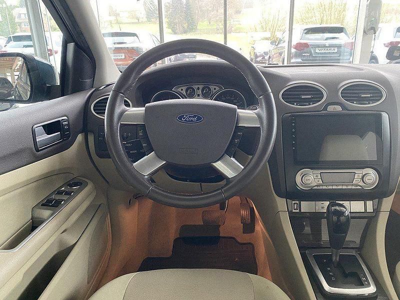 Gebraucht Ford Focus Ghia 101 PS (74 kW) 2008 Zederngrün Limousine