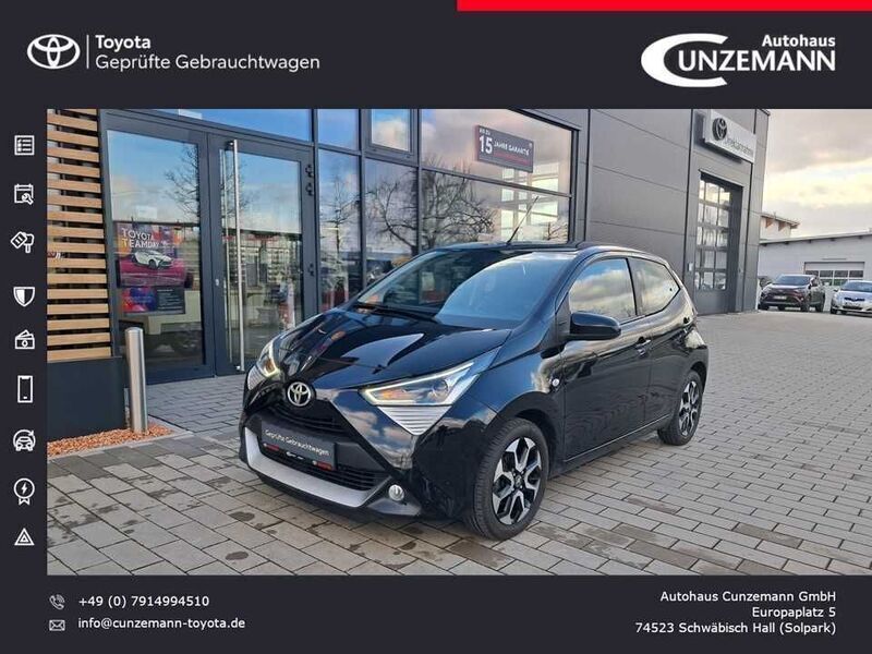 Midnightschwarz mica Gebraucht 2021 Toyota Aygo Team Kleinwagen | 11.970 € (Etwas zu teuer) - Bild 1/4