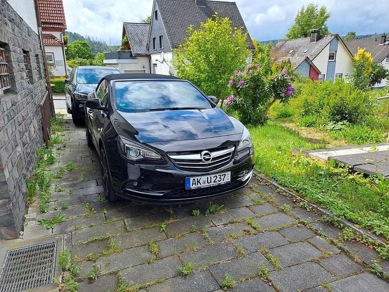 Schwarz Gebraucht 2017 Opel Cascada Active Cabrio | 16.300 € (Fairer Preis) - Bild 1/4