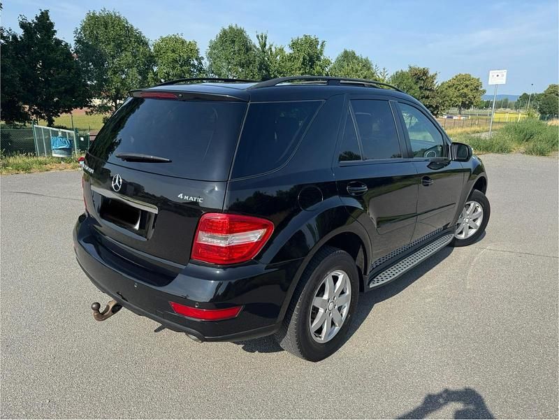 Gebraucht Mercedes ML350 231 PS (169 kW) 2010 Schwarz SUV