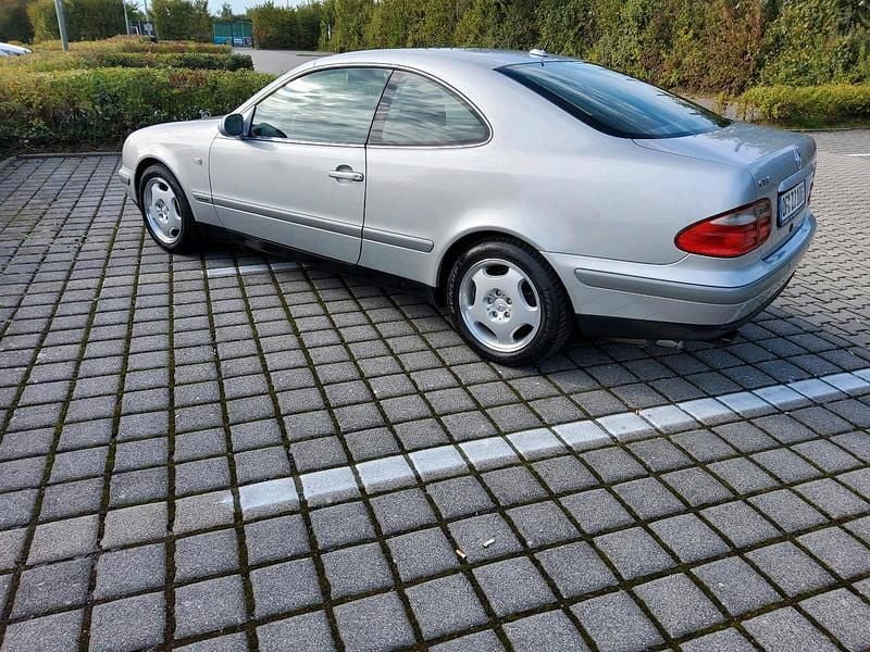 Gebraucht Mercedes CLK320 218 PS (160 kW) 1999 Silber Coupé