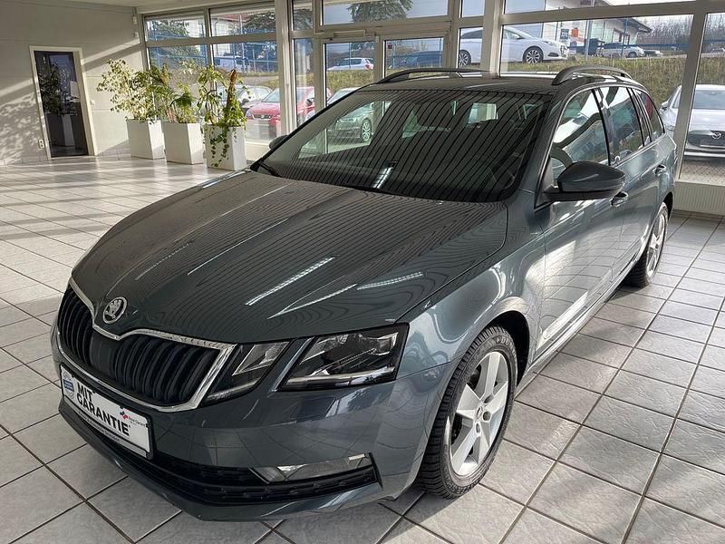 Grau Gebraucht 2018 Skoda Octavia Ambition Kombi | 16.799 € (Fairer Preis) - Bild 1/4