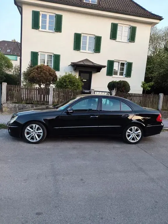 Gebraucht Mercedes E280 Avantgarde 190 PS (139 kW) 2008 Schwarz Limousine