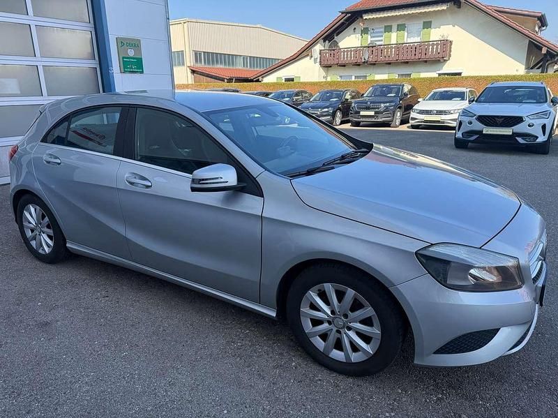 Gebraucht Mercedes A180 122 PS (89 kW) 2013 Polarsilber  metalliclack Kleinwagen