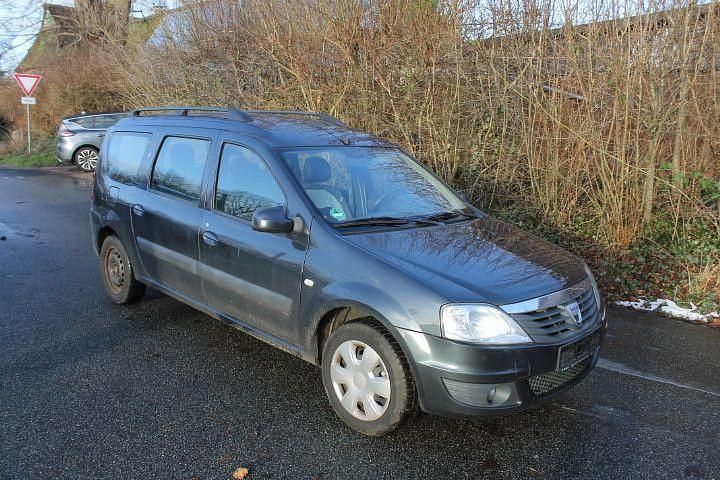 Grau Gebraucht 2012 Dacia Logan MCV Ambiance Kombi | 2.500 € (Guter Preis) - Bild 1/4