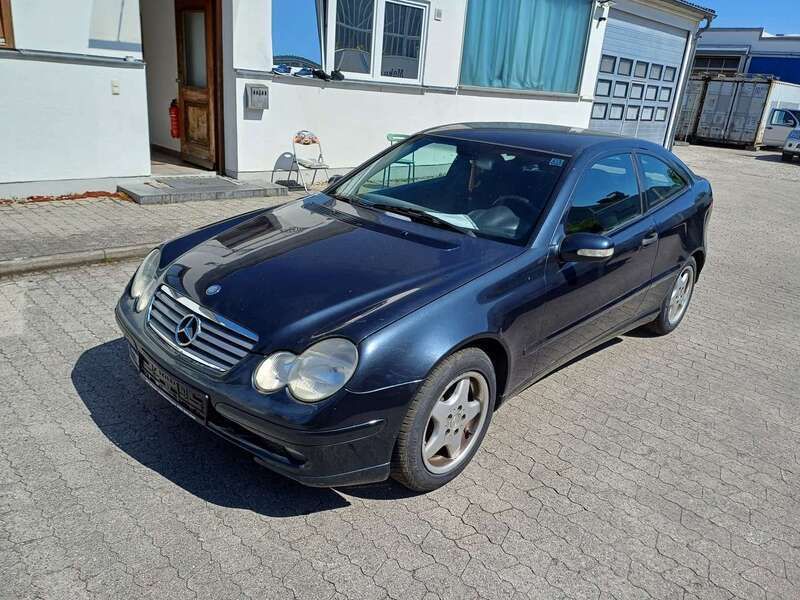 Smaragdschwarz metalliclack Gebraucht 2003 Mercedes C200 Coupé | 2.500 € (Guter Preis) - Bild 1/4