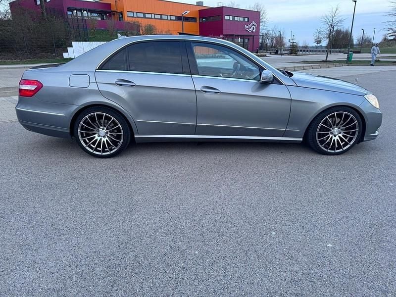 Usata Mercedes E300 231 CV (169 kW) 2013 Grigio Berlina