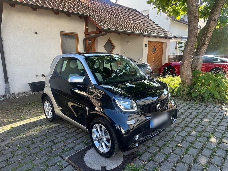 Schwarz Gebraucht 2016 Smart ForTwo Coupé Passion Kleinwagen | 10.350 € (Guter Preis) - Bild 1/4