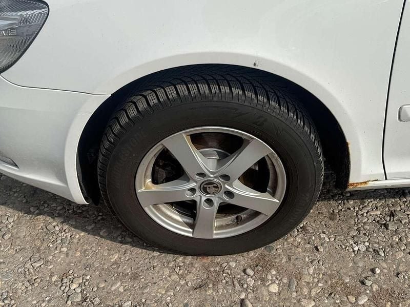 Gebraucht Skoda Octavia Elegance 105 PS (77 kW) 2013 Candyweiss Kombi