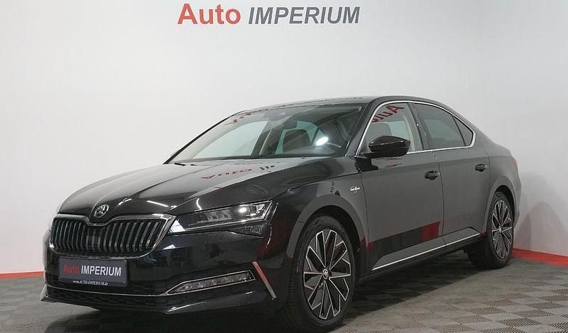 Schwarz Gebraucht 2021 Skoda Superb LAURIN & KLEMENT Limousine | 26.590 € (Fairer Preis) - Bild 1/4