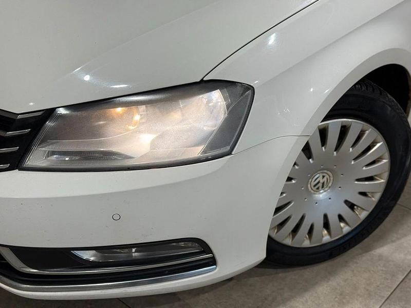 Gebraucht VW Passat 140 PS (102 kW) 2011 Weiß Limousine