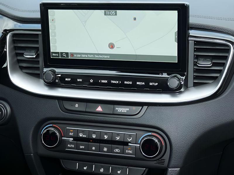 Neu Kia Ceed Spirit 140 PS (102 kW) 2025 Grau Kleinwagen