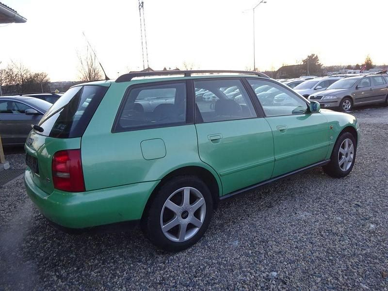 Gebraucht Audi A4 125 PS (91 kW) 1996 Grün Kombi