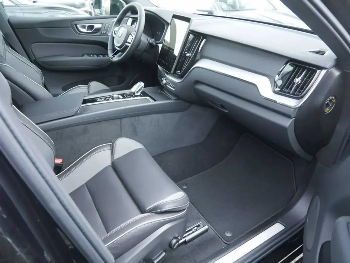 Gebraucht Volvo XC60 184 PS (135 kW) 2025 SUV