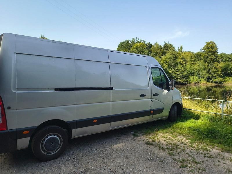 Silber Gebraucht 2017 Opel Movano Van | 13.500 € - Bild 1/4
