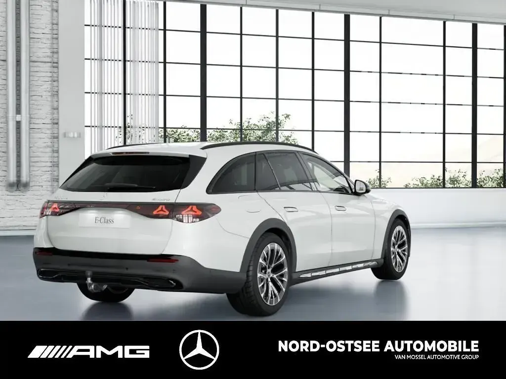 Gebraucht Mercedes E300 Premium Plus 197 PS (144 kW) 2025 Manufaktur lack manufaktur opa Limousine