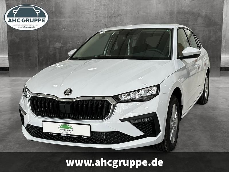 Weiss Gebraucht 2025 Skoda Scala Essence Kleinwagen | 24.990 € (Fairer Preis) - Bild 1/4