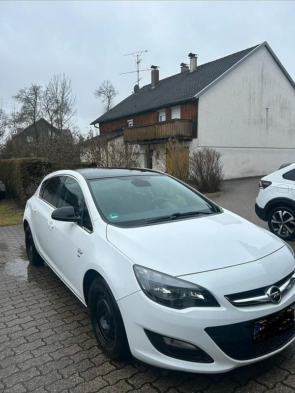 Gebraucht Opel Astra Energy 140 PS (102 kW) 2014 Weiß Limousine