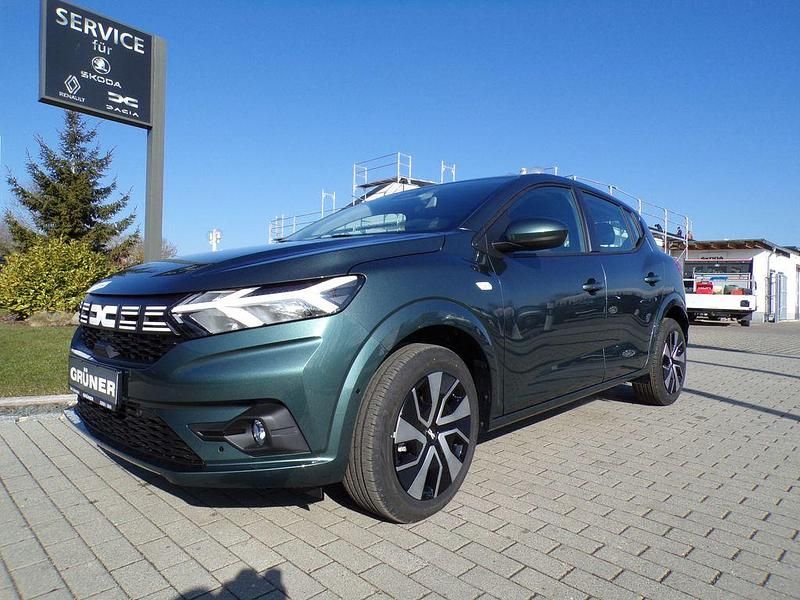Neu Dacia Sandero Expression 101 PS (74 kW) 2026 Grün Limousine
