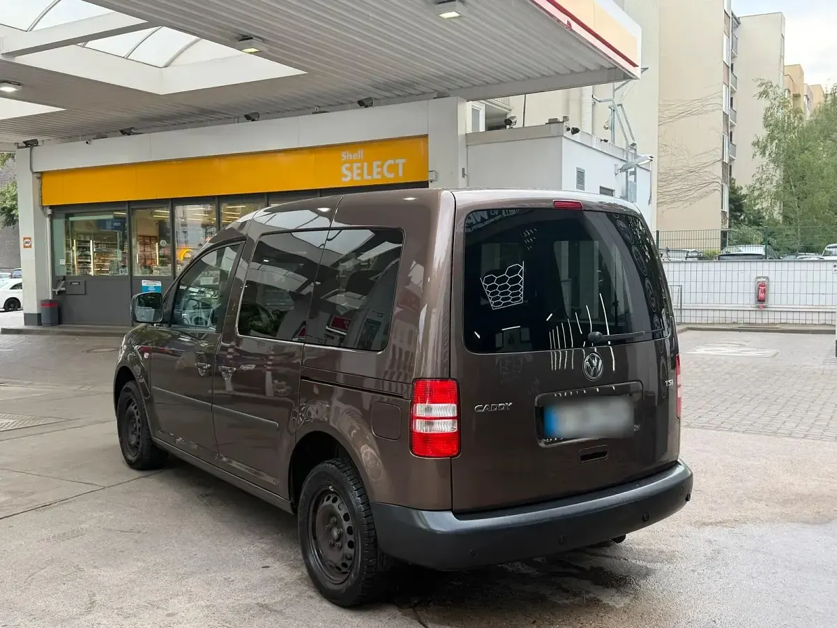 Gebraucht VW Caddy 105 PS (77 kW) 2011 Braun Van / Kleinbus