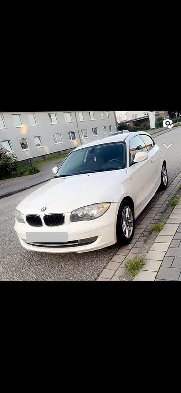 Weiß Gebraucht 2011 BMW 118 Kleinwagen | 1.550 € (Superpreis) - Bild 1/4
