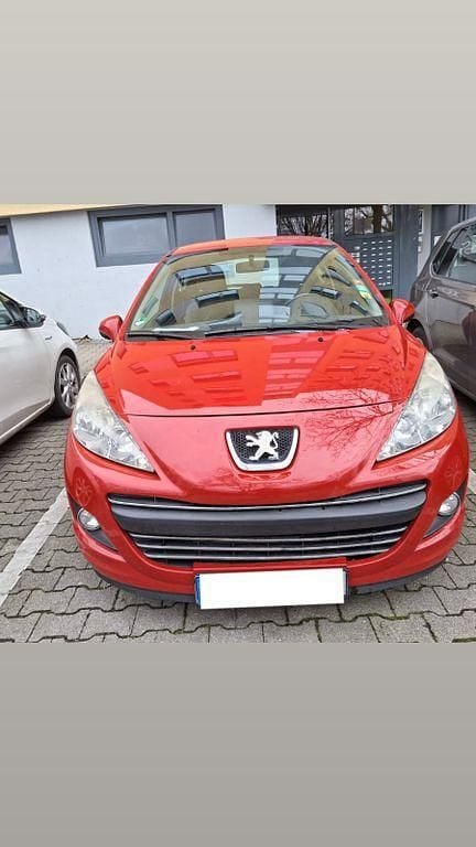 Gebraucht Peugeot 207 Tendance 75 PS (55 kW) 2012 Rot Kleinwagen