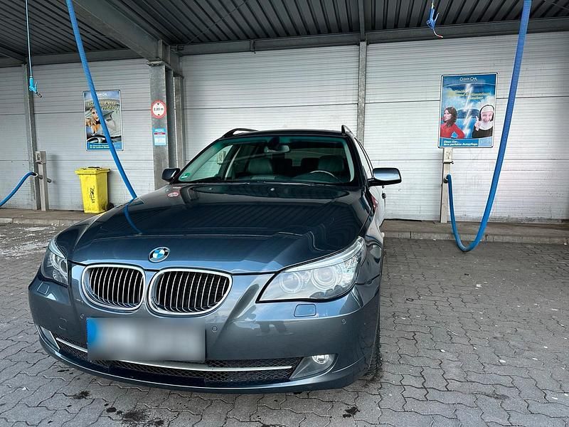 Gebraucht BMW 523 190 PS (139 kW) 2007 Grau Kombi