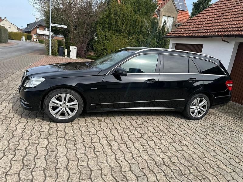Gebraucht Mercedes E300 Avantgarde 231 PS (169 kW) 2010 Schwarz Kombi