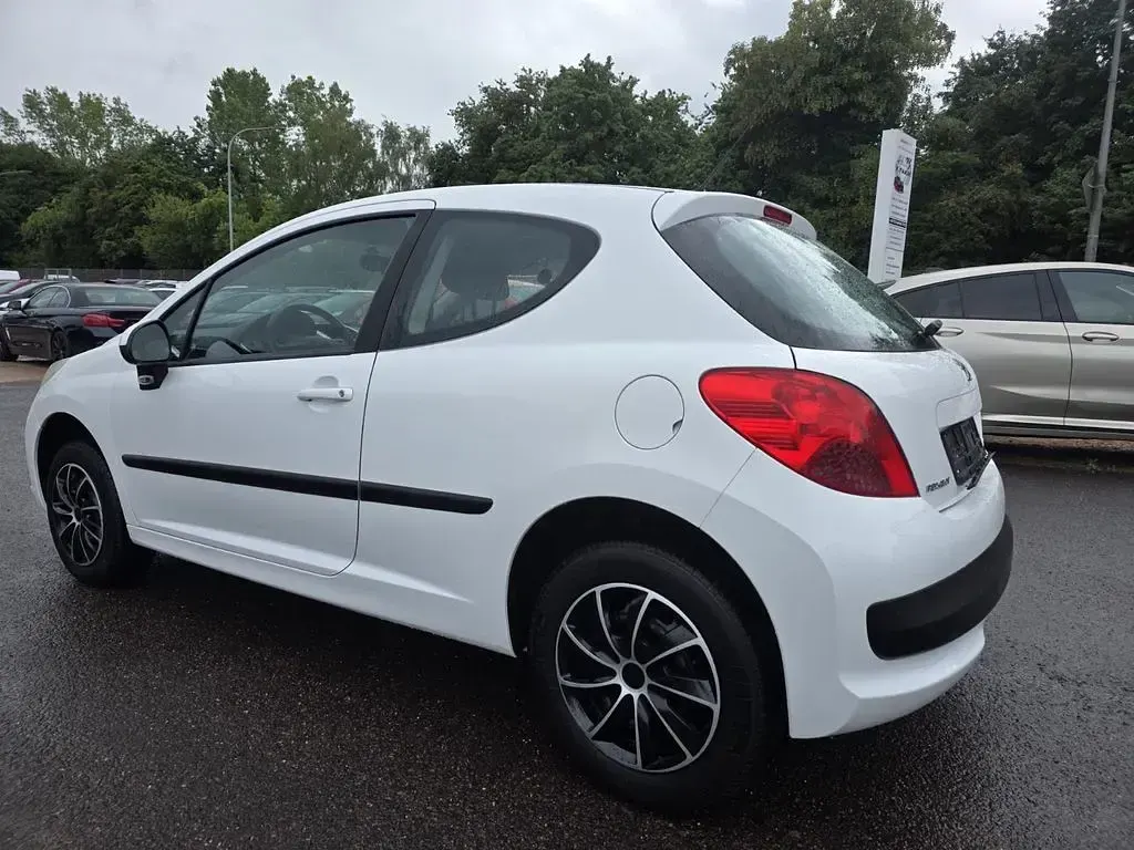 Gebraucht Peugeot 207 Urban Move 73 PS (53 kW) 2009 Blanc banquise Kleinwagen