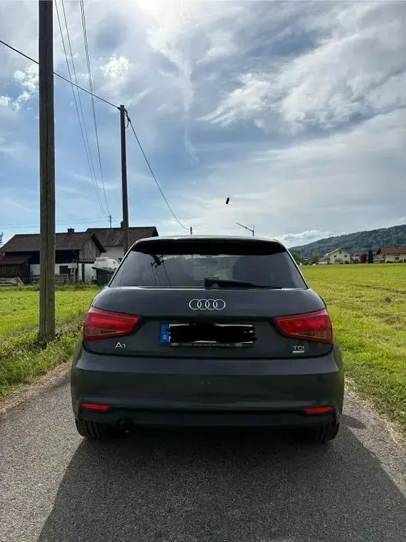 Gebraucht Audi A1 90 PS (66 kW) 2015 Grau Kleinwagen