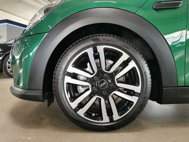 Gebraucht Mini ONE Classic 102 PS (75 kW) 2022 Gruen Kleinwagen