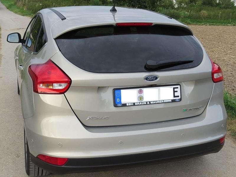 Gebraucht Ford Focus 106 kW (145 PS) 2017 Grau Limousine