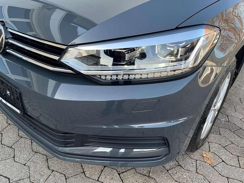 Gebraucht VW Touran 150 PS (110 kW) 2024 Grau Van / Kleinbus
