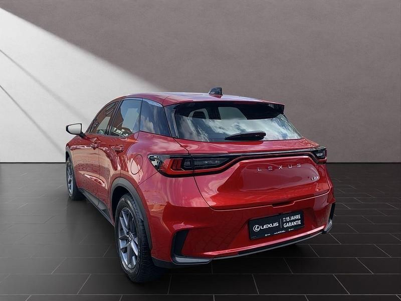 Neu Lexus LBX 136 PS (100 kW) 2026 Rot SUV