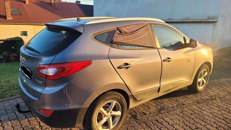Grau Gebraucht 2015 Hyundai ix35 SUV | 10.339 € (Fairer Preis) - Bild 1/3