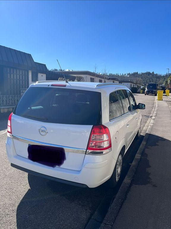 Gebraucht Opel Zafira Family 140 PS (102 kW) 2014 Weiß Van / Kleinbus