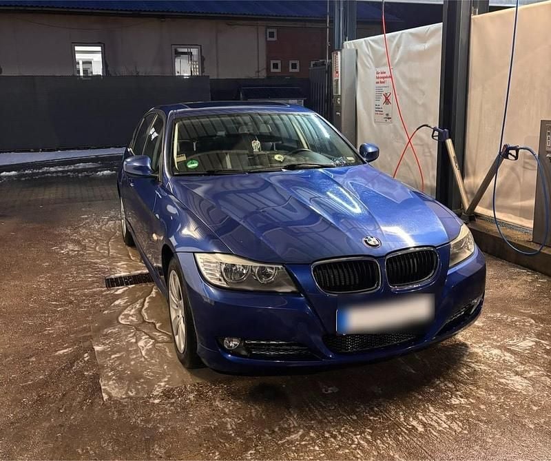 Gebraucht BMW 318 143 PS (105 kW) 2010 Blau Limousine