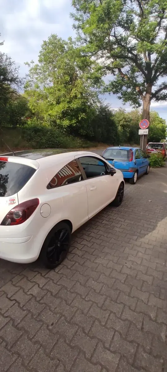 Gebraucht Opel Corsa Color Edition 87 PS (63 kW) 2013 Weiß Kleinwagen