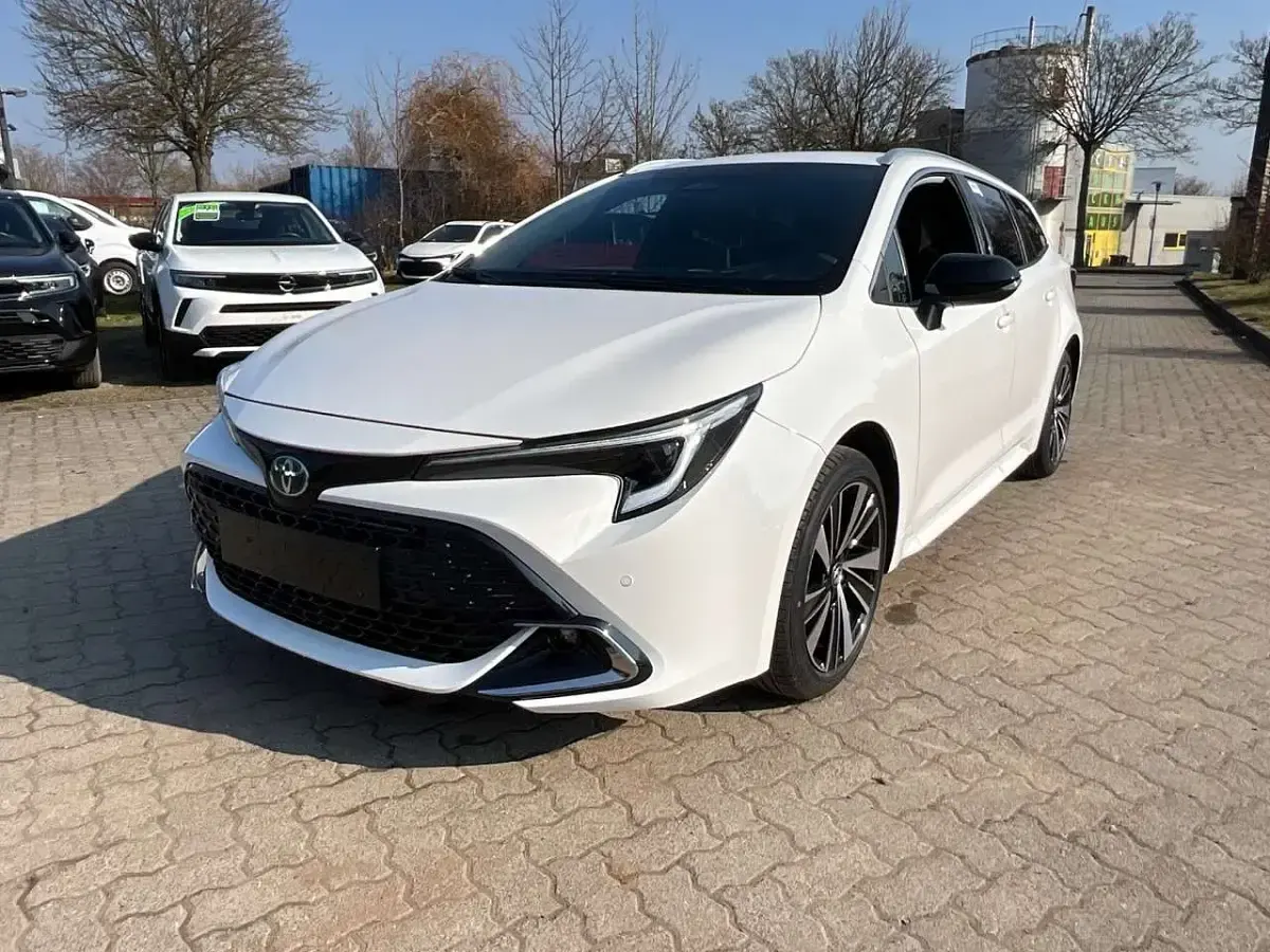 Neu Toyota Corolla 178 PS (130 kW) 2026 Weiß Kombi