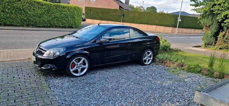 Schwarz Gebraucht 2007 Opel Astra Cabriolet Cabrio | 3.506 € (Teuer) - Bild 1/4