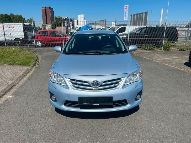 Blau Gebraucht 2010 Toyota Corolla Limousine | 4.600 € - Bild 1/4