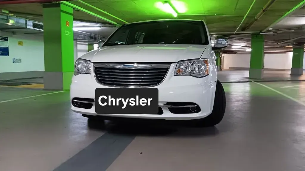 Gebraucht Chrysler Town & Country Limited 283 PS (208 kW) 2013 Weiß Van / Kleinbus