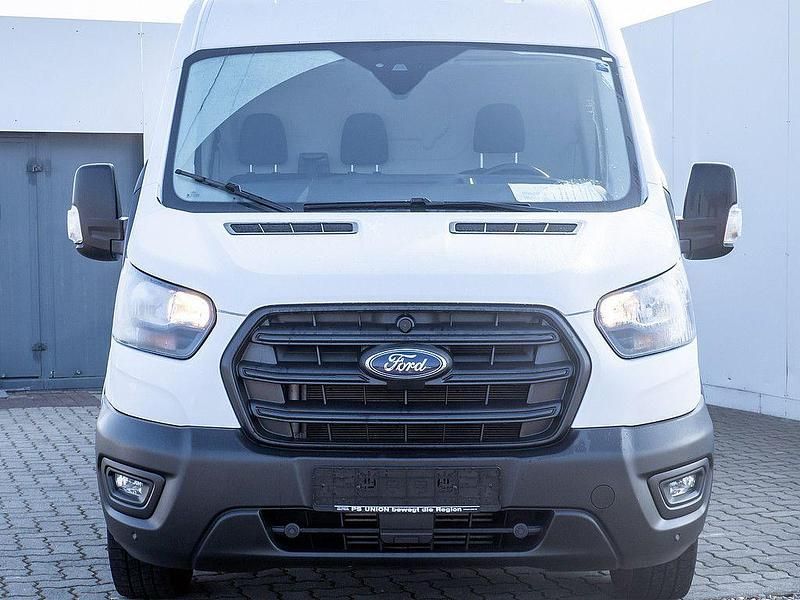 Gebraucht Ford Transit Trend 131 PS (96 kW) 2022 Weiss / frozen white Limousine