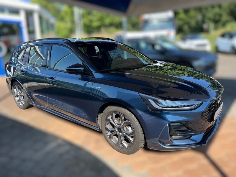 Blau Gebraucht 2023 Ford Focus ST-Line X Kombi | 26.490 € (Fairer Preis) - Bild 1/4