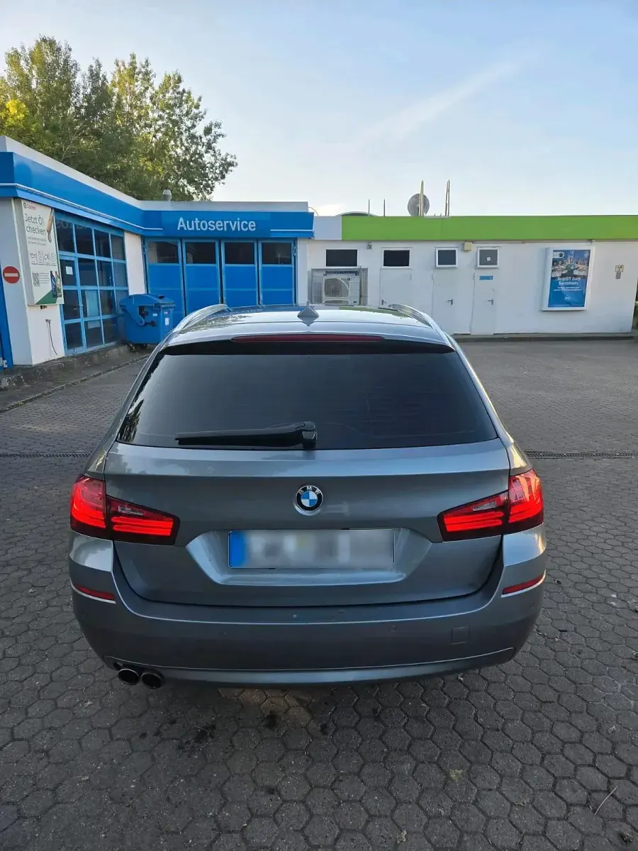 Gebraucht BMW 530 258 PS (189 kW) 2015 Grau Kombi