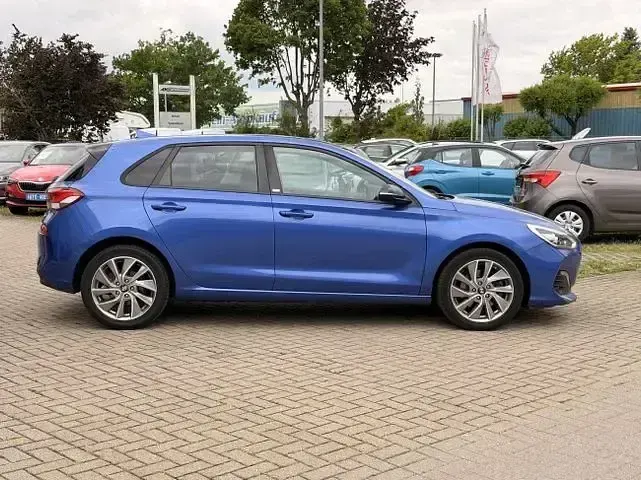 Gebraucht Hyundai i30 Passion Plus 120 PS (88 kW) 2018 Blau Kleinwagen