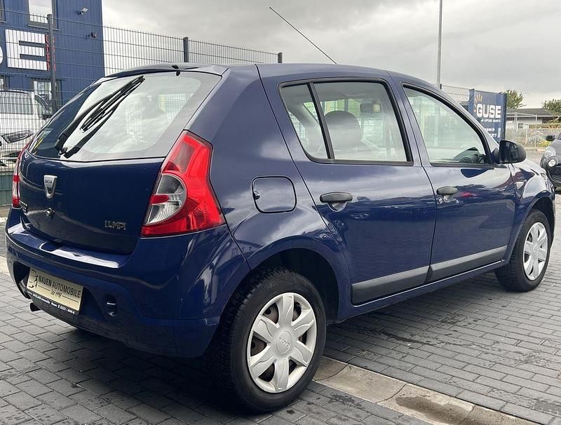 Gebraucht Dacia Sandero Ambiance 75 PS (55 kW) 2009 Dacia blau marine Kleinwagen